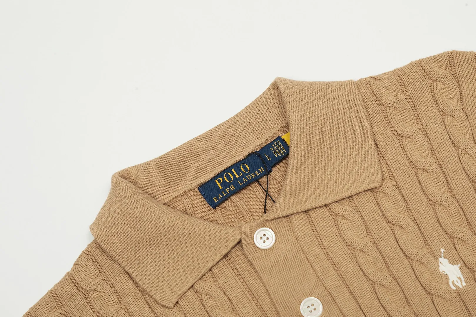 🅿️176 "Top quality" Style number: DS022# (not off the shelves all year round) [Ralph Lauren POLO lapel solid color pony embroidered logo knitted short sleeves] ✅Ralph Lauren Ralph Lauren classic basic versatile all-season cardigan knitted short sleeves ✅Main supplier platform live broadcast Wholesale entities Replenish when out of stock Not off the shelves ✅ZP quality 1:1 version Scan the code to enter the GF website Counter quality ✅Details and quality are the only one in Guangzhou. Imported quality cotton yarn focuses on high-end and cost-effective. Needless to say good quality. ✅The version is restored to the original order. The maximum size can be worn up to 160 pounds. Loose, comfortable and stress-free.